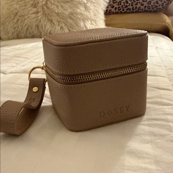 DOSEY Tan Pill Organizer - Picture 3 of 5